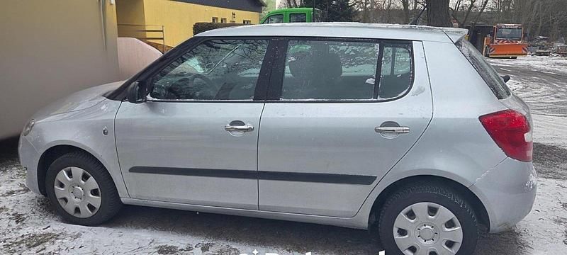 Gebraucht Skoda Fabia 60 PS (44 kW) 2011 Silber Kleinwagen