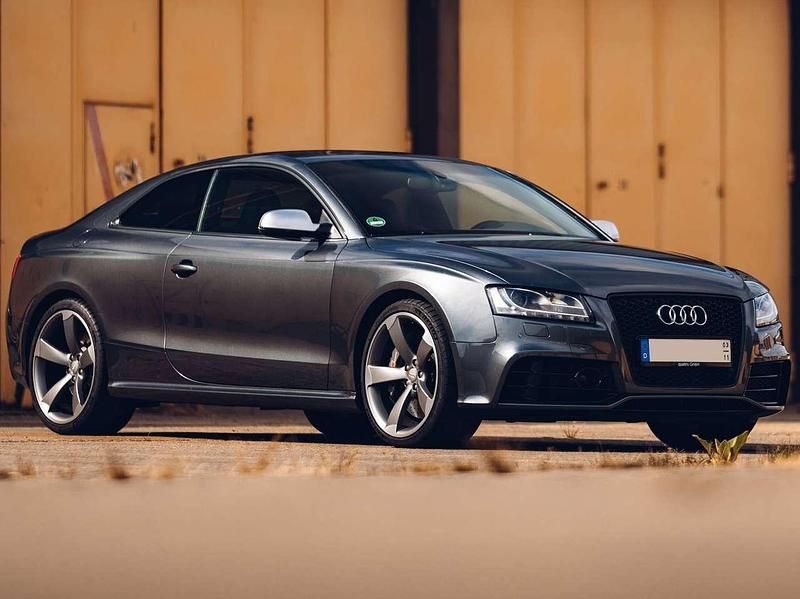 Grau Gebraucht 2011 Audi RS5 Sport Coupé | 35.999 € (Teuer) - Bild 1/4