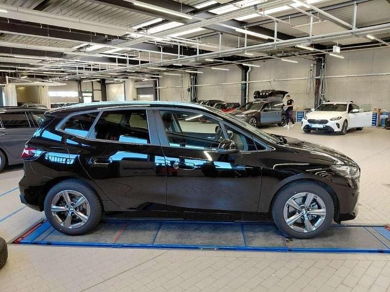 Gebraucht BMW 218 150 PS (110 kW) 2024 Schwarz ii/bonnet fluid black Van / Kleinbus