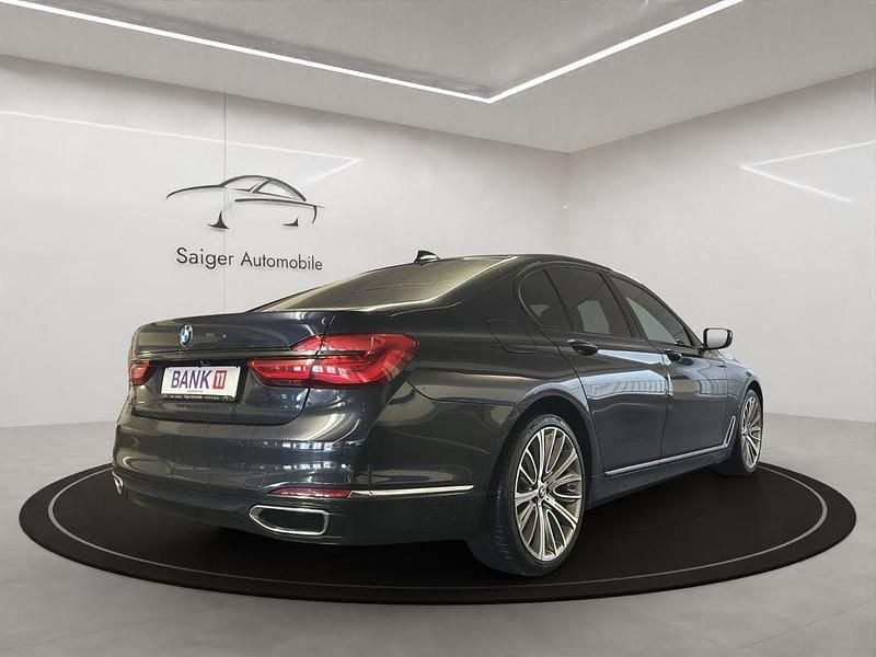 Gebraucht BMW 750 Sport Line 449 PS (330 kW) 2017 Blau Limousine
