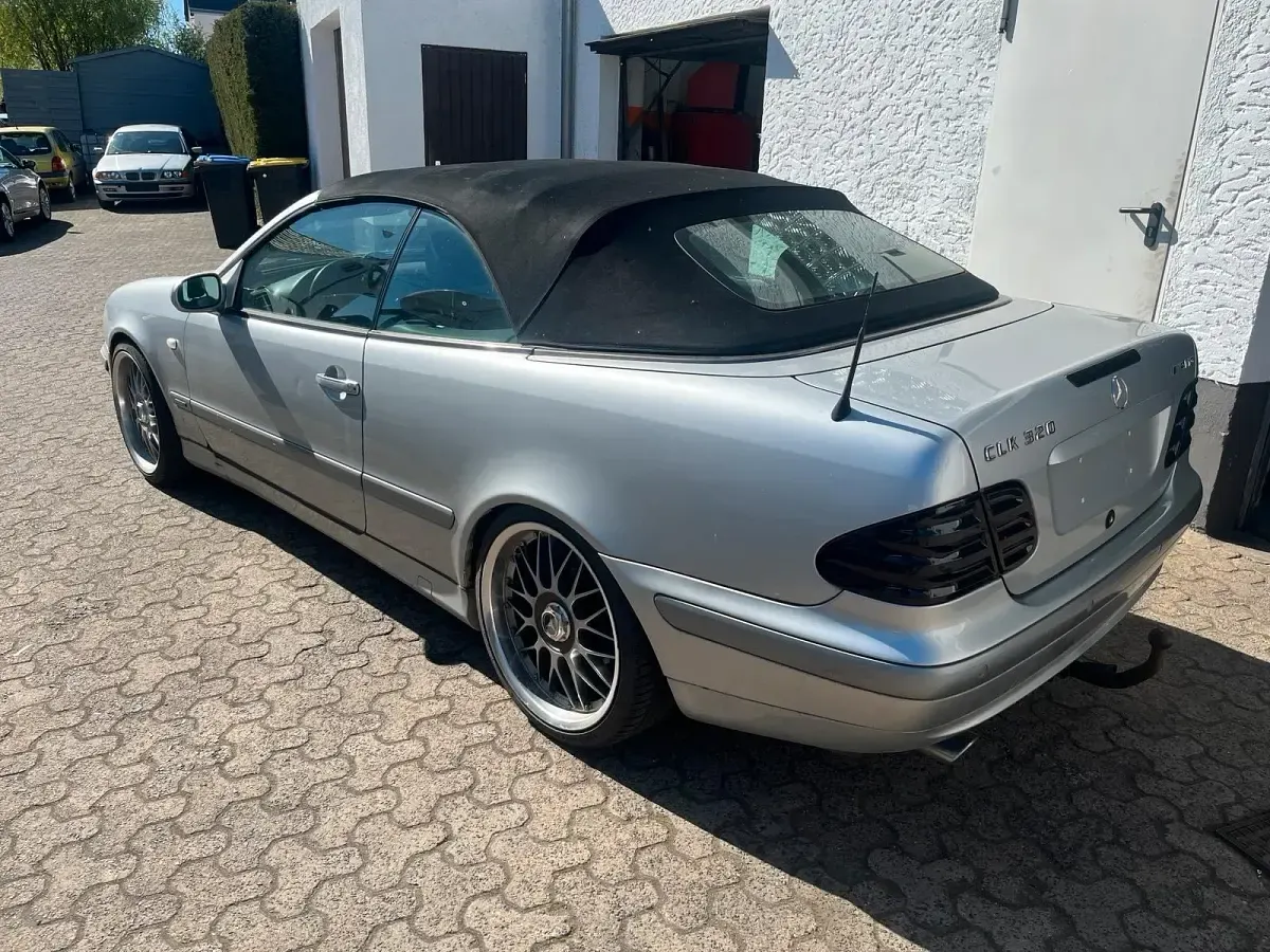 Gebraucht Mercedes CLK320 Elegance 218 PS (160 kW) 1999 Silber Cabrio