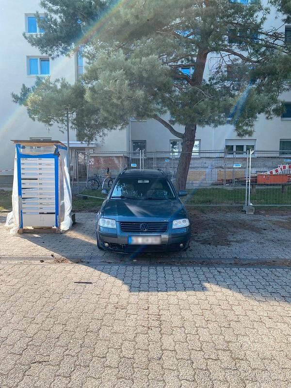 Gebraucht VW Passat 131 PS (96 kW) 2001 Grau Kombi