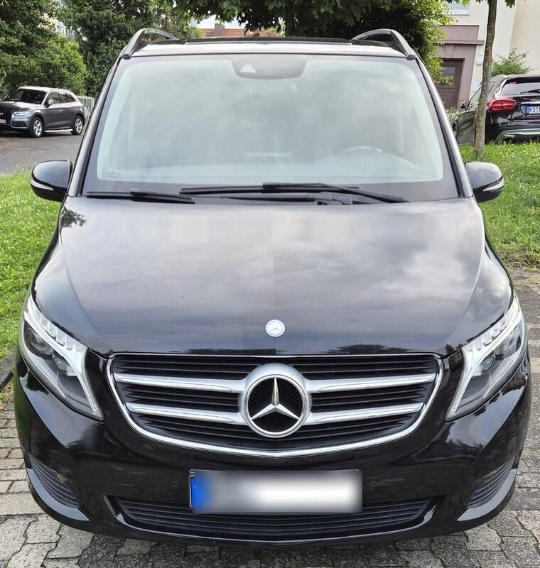 Schwarz Gebraucht 2016 Mercedes V220 Edition Van / Kleinbus | 29.500 € (Guter Preis) - Bild 1/4