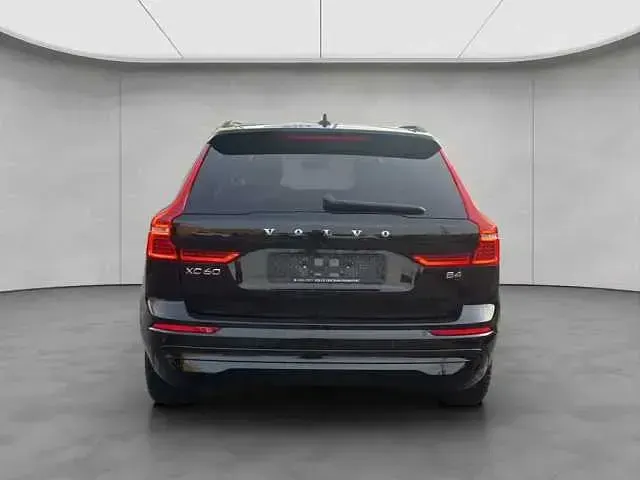 Gebraucht Volvo XC60 Core 250 PS (183 kW) 2024 Schwarz SUV