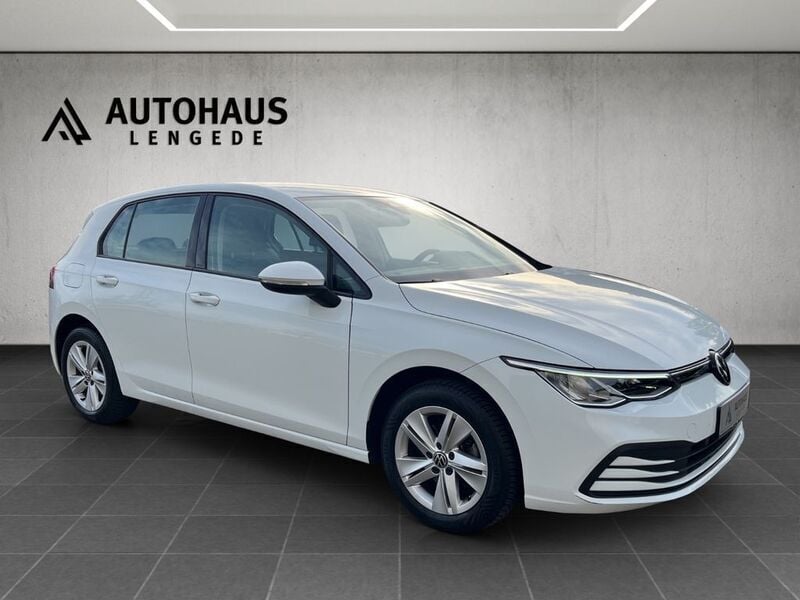 Weiß Gebraucht 2022 VW Golf VIII Life Limousine | 17.999 € (Superpreis) - Bild 1/4