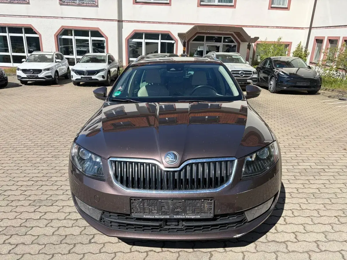 Gebraucht Skoda Octavia 179 PS (131 kW) 2013 Braun Kombi