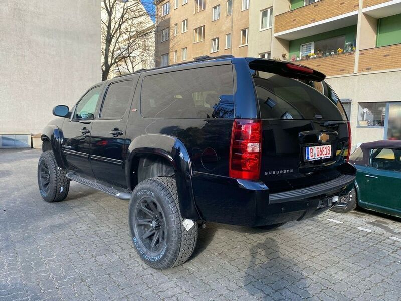 Gebraucht Chevrolet Suburban 325 PS (239 kW) 2012 Schwarz metallic SUV
