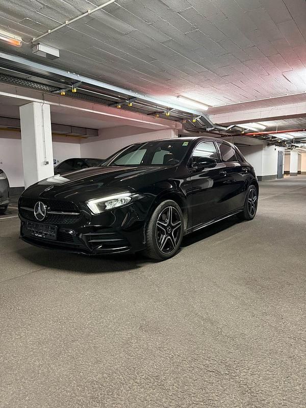 Schwarz Gebraucht 2020 Mercedes A250 AMG Kleinwagen | 21.990 € (Superpreis) - Bild 1/4