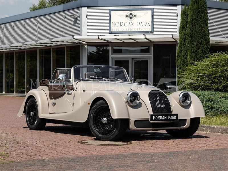 Beige Neu 2024 Morgan Plus Cabrio | 129.004 € - Bild 1/4