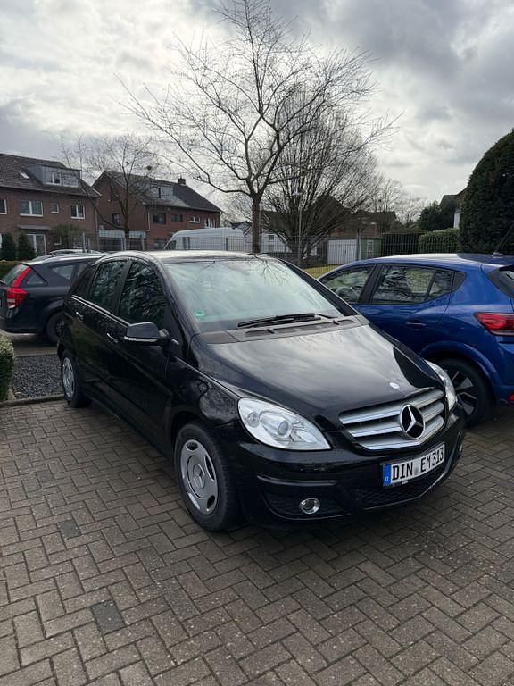 Gebraucht Mercedes B180 116 PS (85 kW) 2010 Schwarz Van / Kleinbus