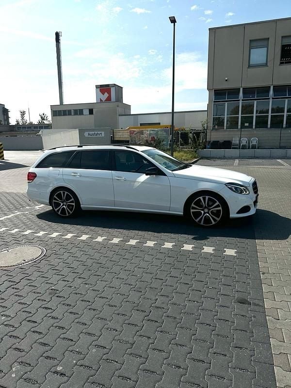 Second-hand Mercedes E250 204 CP (150 kW) 2016 Alb Break