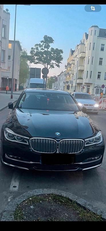 Schwarz Gebraucht 2016 BMW 730 Sport Line Limousine | 22.950 € (Etwas zu teuer) - Bild 1/4