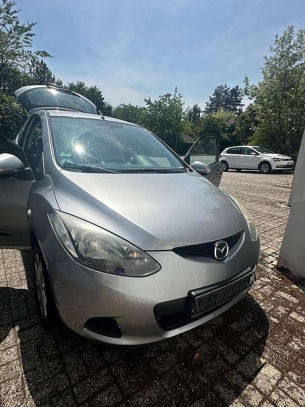 Silber Gebraucht 2009 Mazda 2 Dynamic Limousine | 4.500 € (Fairer Preis) - Bild 1/4