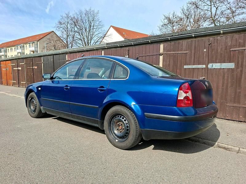Second-hand VW Passat 150 CP (110 kW) 2000 Albastru Berlinǎ