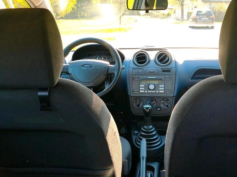 Second-hand Ford Fiesta 60 CP (44 kW) 2007 Albastru Hatchback