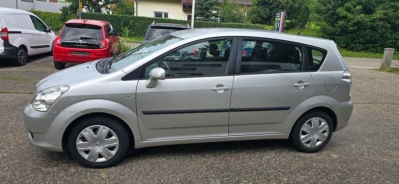 Silber Gebraucht 2007 Toyota Corolla Verso Luna Van / Kleinbus | 5.900 € (Fairer Preis) - Bild 1/4