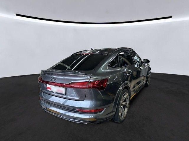 Gebraucht Audi e-tron Sportback Sport 369 kW (503 PS) 2022 Daytonagrau perleffekt SUV