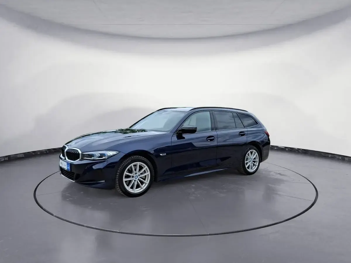 Gebraucht BMW 330 184 PS (135 kW) 2023 Blau Kombi
