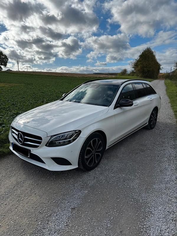 Weiß Gebraucht 2020 Mercedes C220 Avantgarde Kombi | 22.999 € (Guter Preis) - Bild 1/4