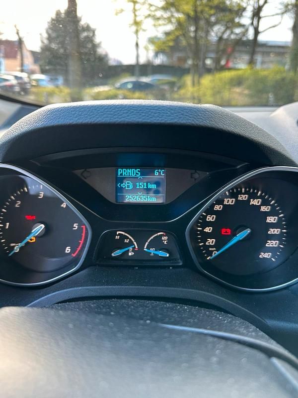 Gebraucht Ford C-MAX 140 PS (102 kW) 2012 Braun Van / Kleinbus