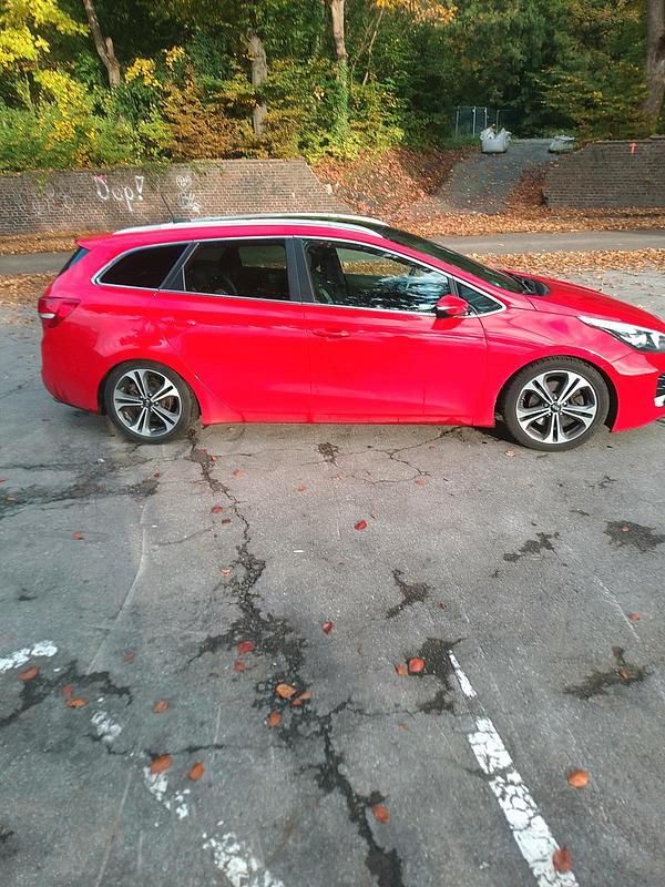 Rot Gebraucht 2015 Kia Ceed GT-Line Kleinwagen | 10.900 € (Fairer Preis) - Bild 1/4