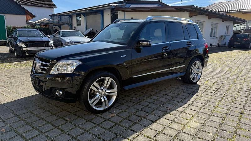 Schwarz Gebraucht 2009 Mercedes GLK350 Edition 1 SUV | 13.950 € (Fairer Preis) - Bild 1/4