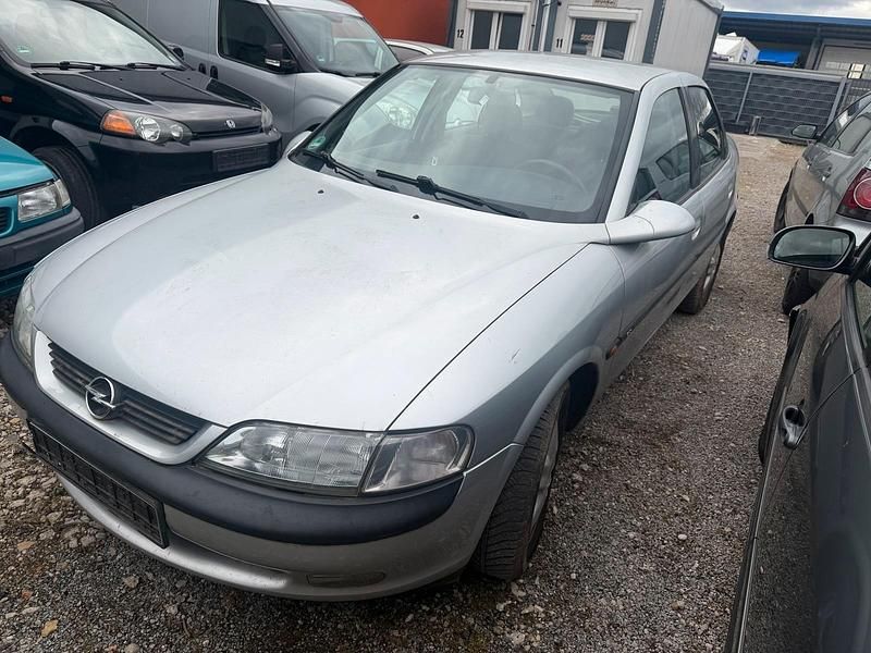 Gebraucht Opel Vectra 136 PS (100 kW) 1998 Silber Limousine