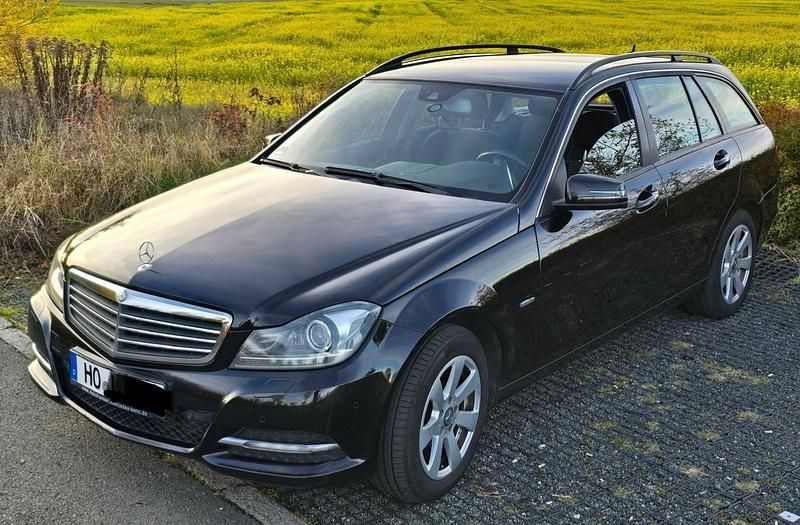 Schwarz Gebraucht 2011 Mercedes 200 Kombi | 4.800 € (Fairer Preis) - Bild 1/4