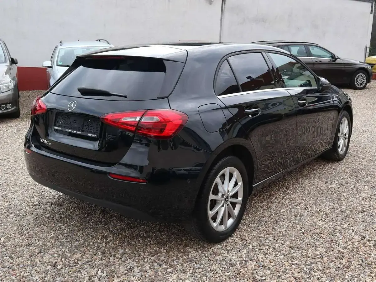 Gebraucht Mercedes A250 160 PS (117 kW) 2022 Schwarz Kleinwagen