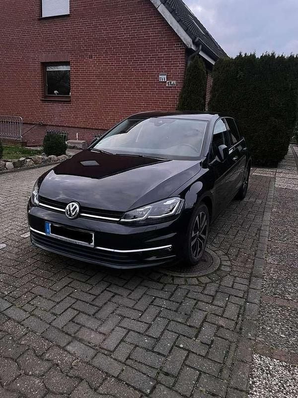 Schwarz Gebraucht 2019 VW Golf VII IQ Drive Kleinwagen | 17.950 € (Guter Preis) - Bild 1/4