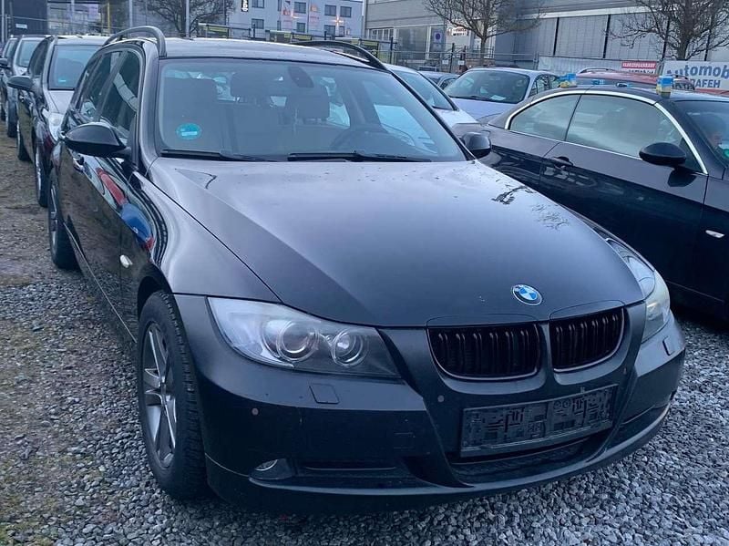 Gebraucht BMW 318 129 PS (94 kW) 2007 Schwarz Kombi