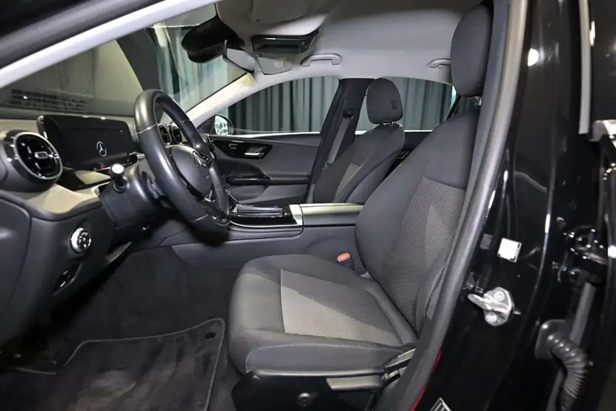Gebraucht Mercedes C200 163 PS (119 kW) 2023 Schwarz uni Limousine