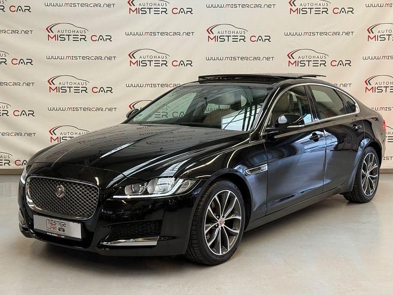Schwarz Gebraucht 2016 Jaguar XF Prestige Limousine | 12.490 € (Fairer Preis) - Bild 1/4
