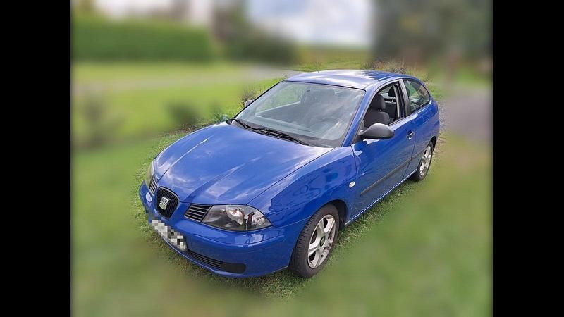 Blau Gebraucht 2004 Seat Ibiza Fresh Limousine | 1.200 € (Guter Preis) - Bild 1/4