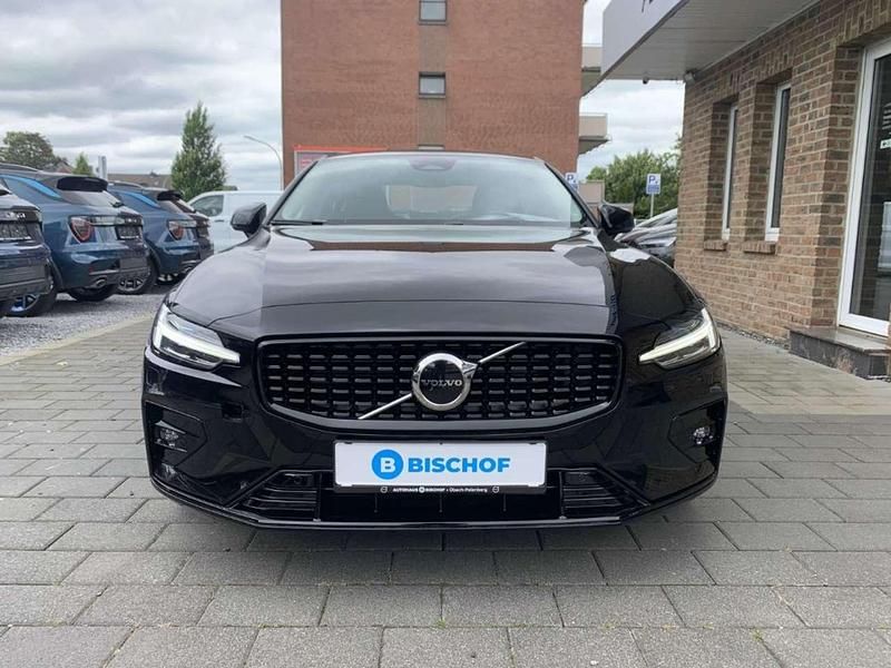 Gebraucht Volvo S60 Plus 197 PS (144 kW) 2024 Onyx black / metallic Limousine