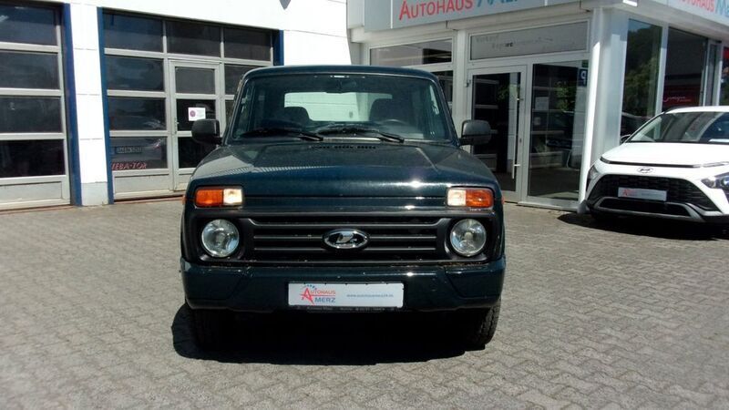 Grün Gebraucht 2018 Lada niva SUV | 10.880 € (Fairer Preis) - Bild 1/4