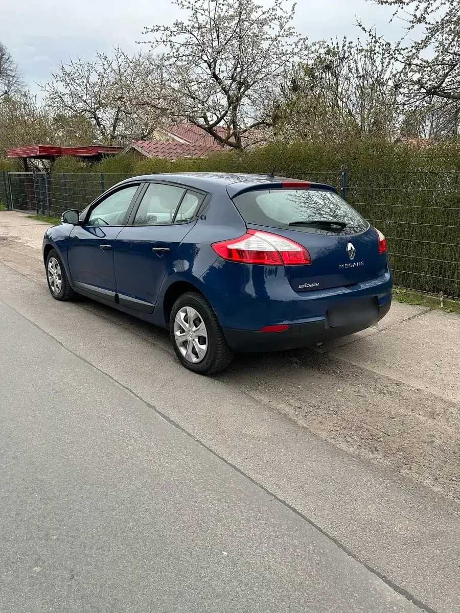 Gebraucht Renault Mégane 101 PS (74 kW) 2011 Blau Kleinwagen