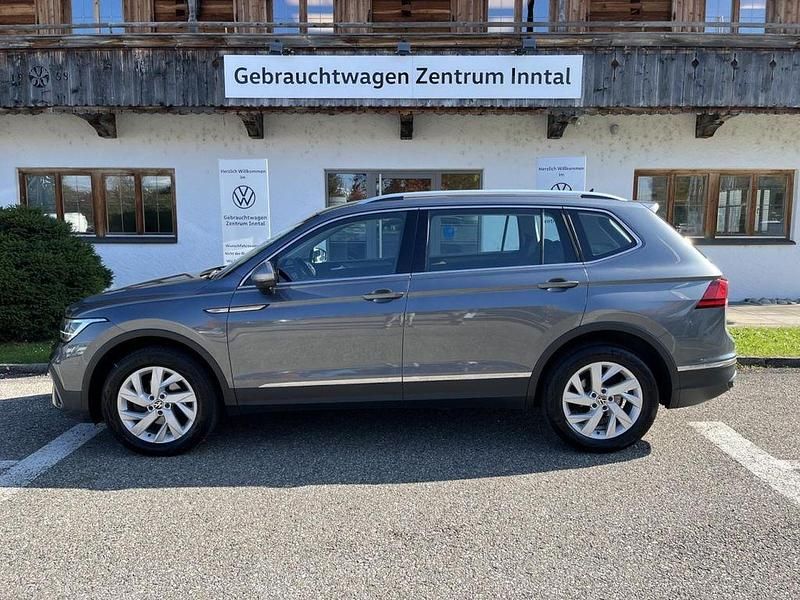 Gebraucht VW Tiguan Allspace Life 150 PS (110 kW) 2023 Platinum grey (grau) SUV