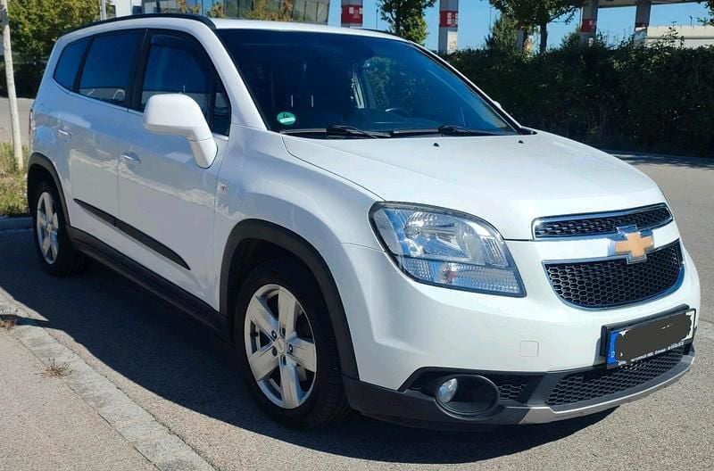 Weiß Gebraucht 2012 Chevrolet Orlando LTZ Van / Kleinbus | 5.199 € (Etwas zu teuer) - Bild 1/4