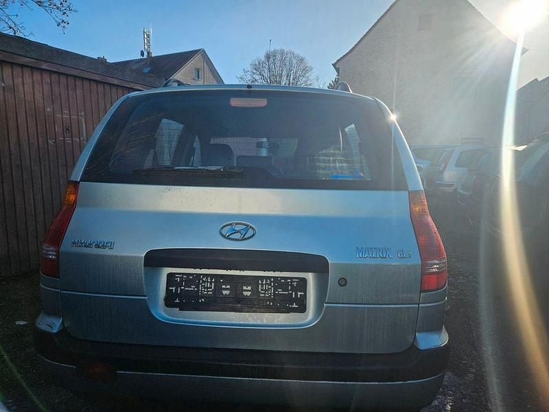 Gebraucht Hyundai Matrix GLS 122 PS (89 kW) 2002 Silber Van / Kleinbus