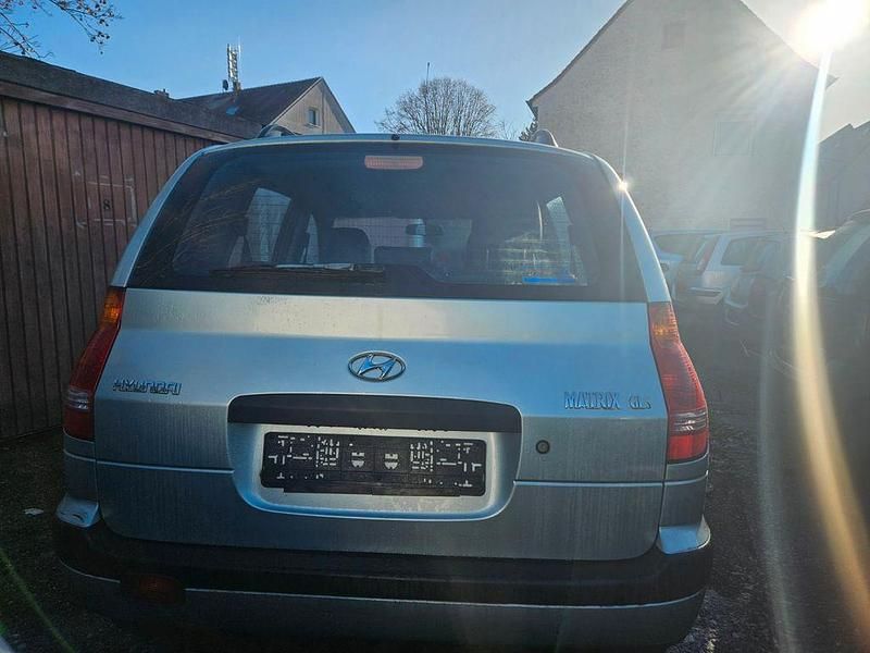 Gebraucht Hyundai Matrix GLS 122 PS (89 kW) 2002 Silber Van / Kleinbus
