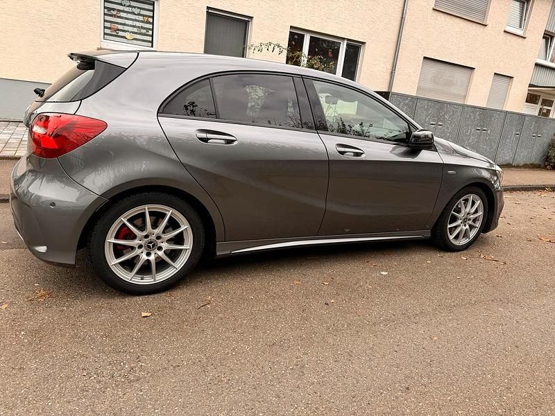 Gebraucht Mercedes A250 AMG line 218 PS (160 kW) 2017 Grau Limousine