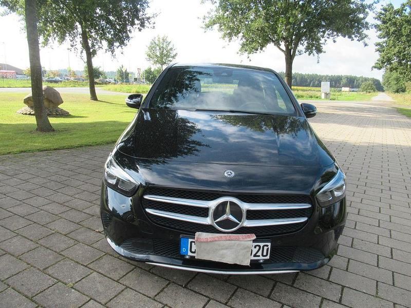 Schwarz Gebraucht 2019 Mercedes B180 Progressive Van / Kleinbus | 18.600 € (Guter Preis) - Bild 1/4