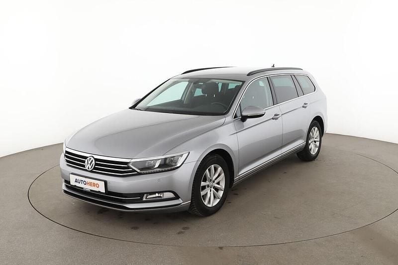 Silber Gebraucht 2019 VW Passat Comfortline Kombi | 18.580 € (Superpreis) - Bild 1/4