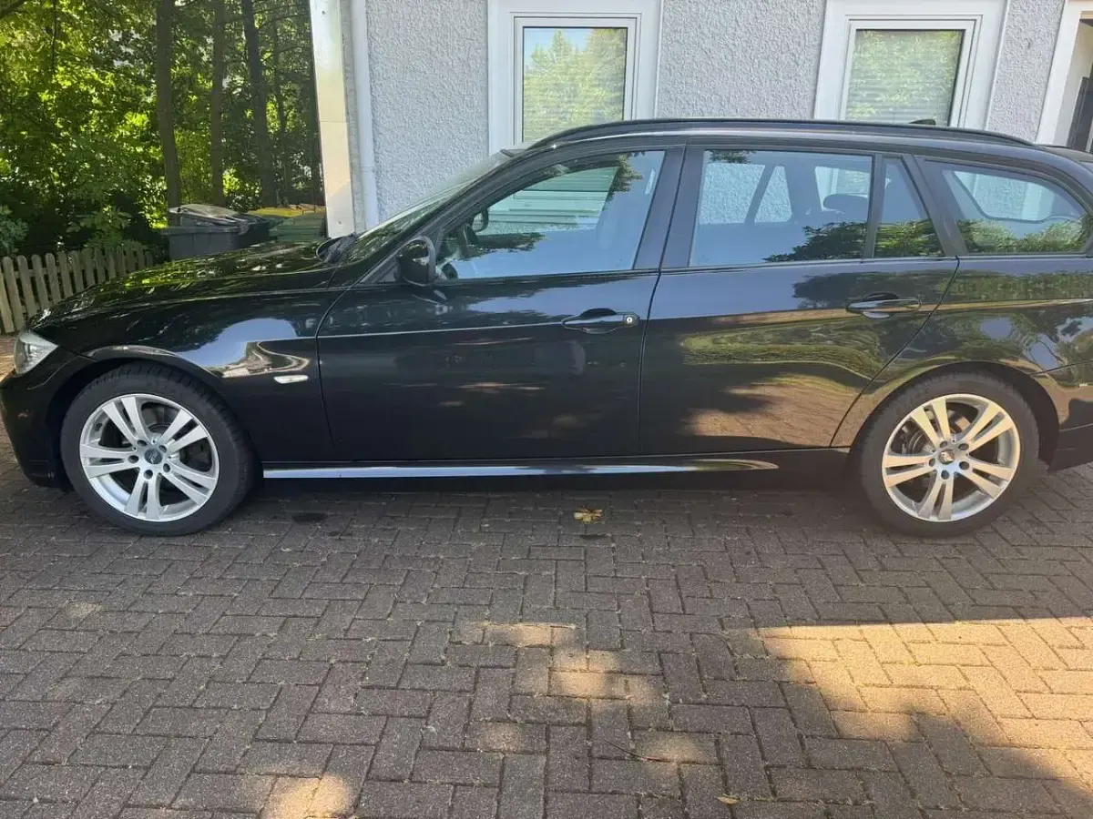 Gebraucht BMW 320 Lifestyle 184 PS (135 kW) 2012 Schwarz Kombi