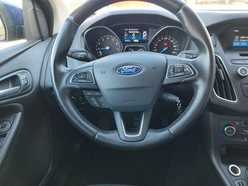 Gebraucht Ford Focus Trend 125 PS (91 kW) 2018 Blau Limousine