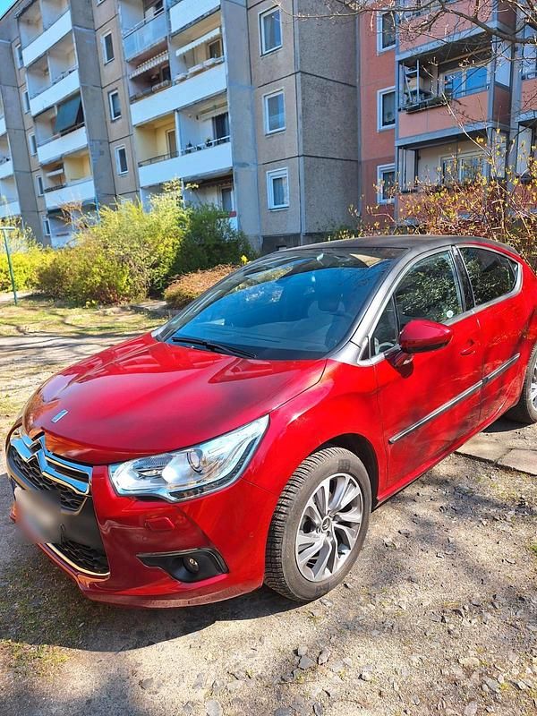 Second-hand Citroën DS4 So Chic 114 CP (83 kW) 2015 Roșu Hatchback