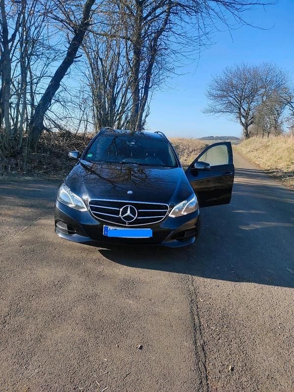 Gebraucht Mercedes E220 170 PS (125 kW) 2017 Schwarz Kombi