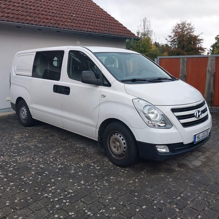 Gebraucht Hyundai H-1 170 PS (125 kW) 2017 Weiß Van / Kleinbus