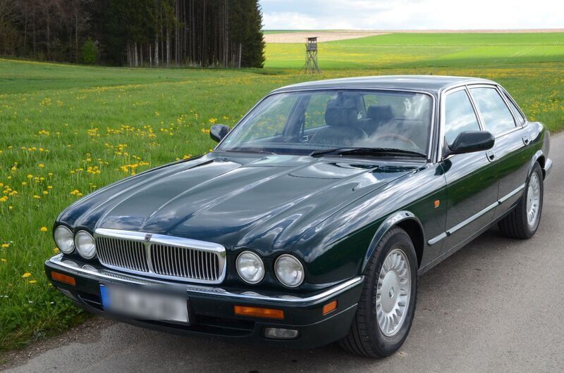 Grün Gebraucht 1996 Jaguar XJ6 Classic Limousine | 13.800 € - Bild 1/4